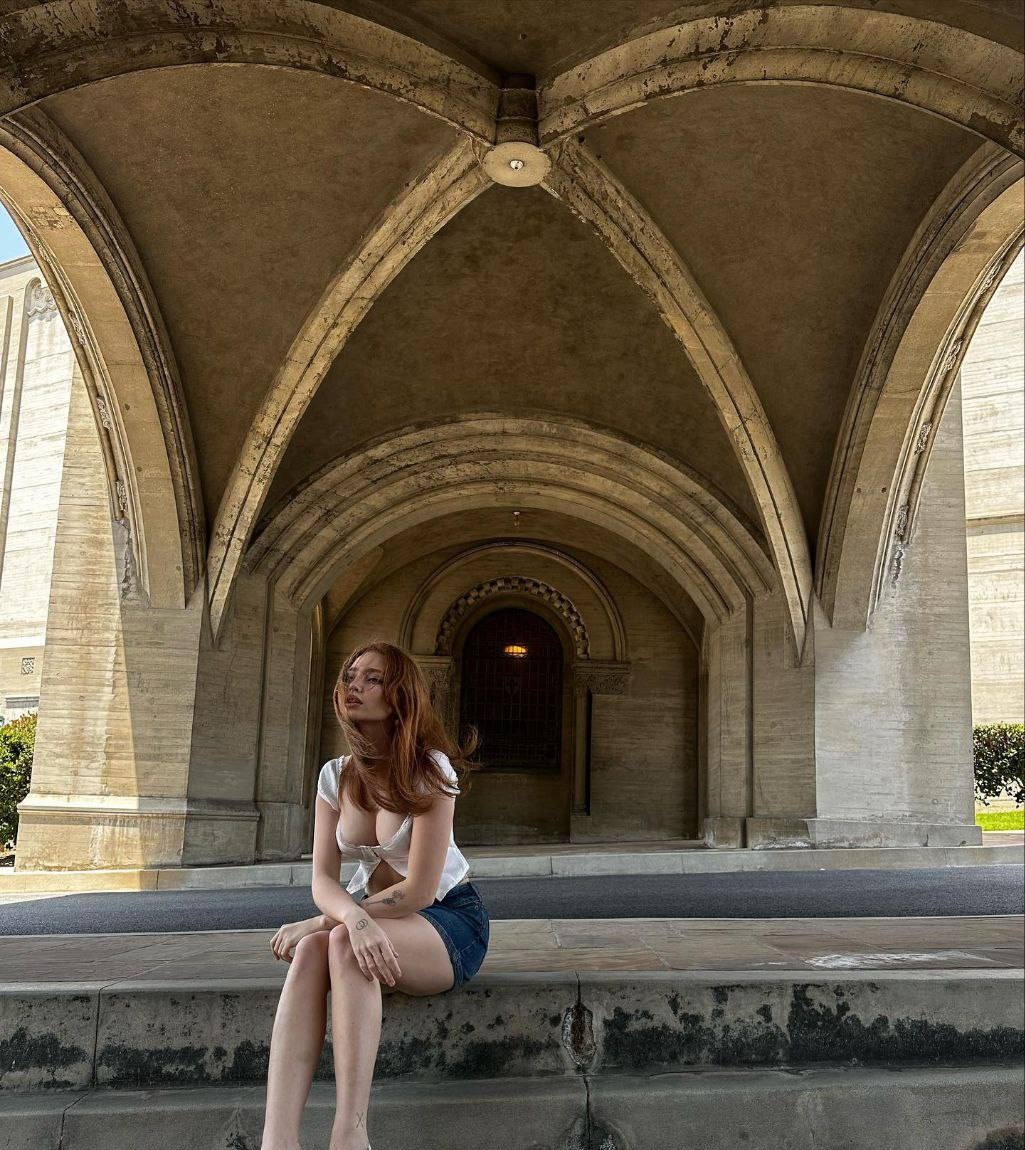 Александра привлекательная девушка из Киренска цена от 3000 руб